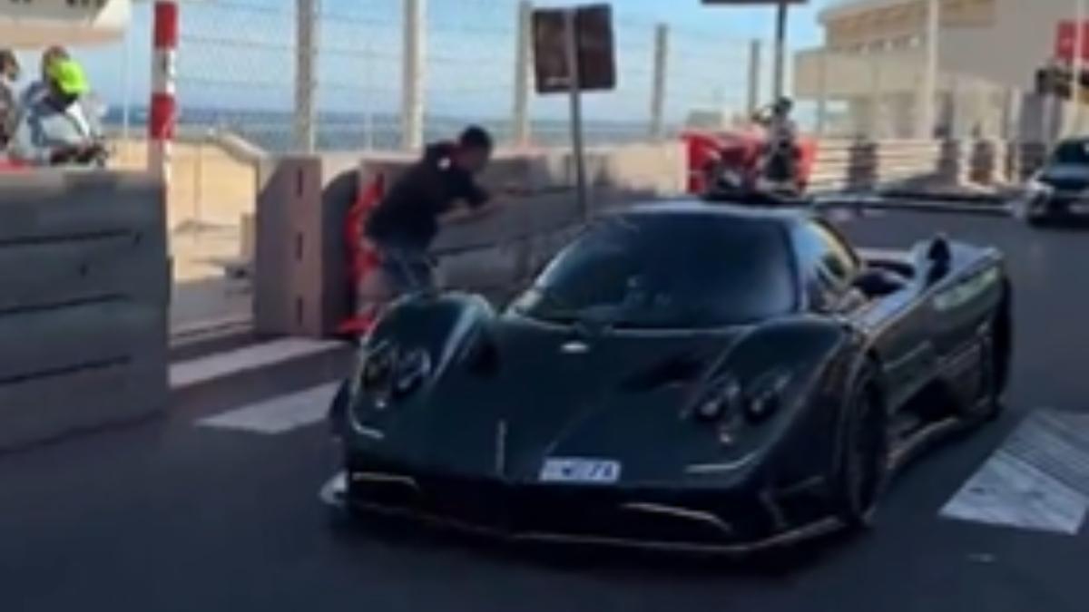 Fernando Alonso conduciendo el Pagani Zonda Roadster 'Diamante Verde' por las calles de Mónaco