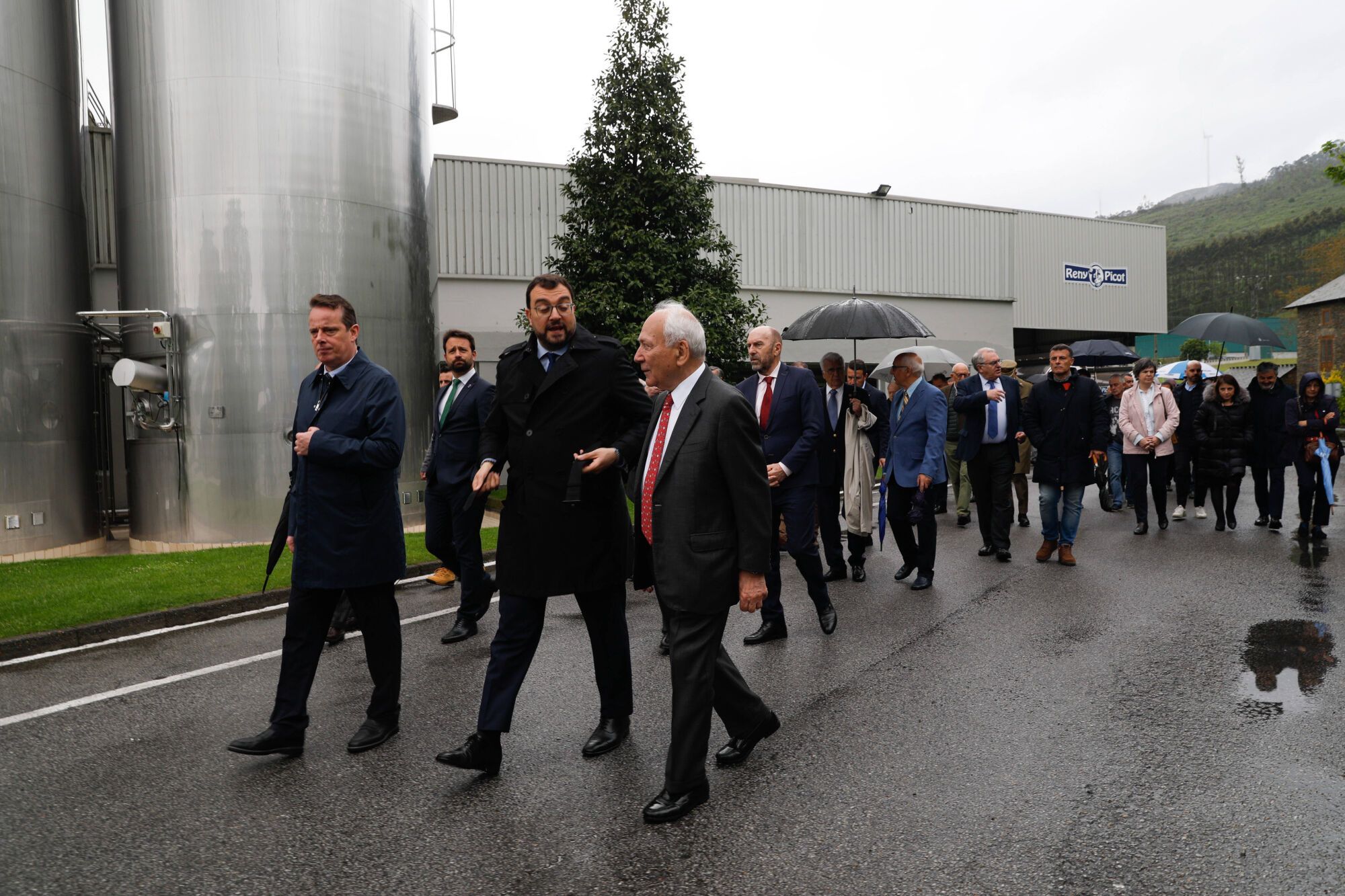 EN IMÁGENES: Inauguración de la nueva planta de Reny Picot en Anleo (Navia)
