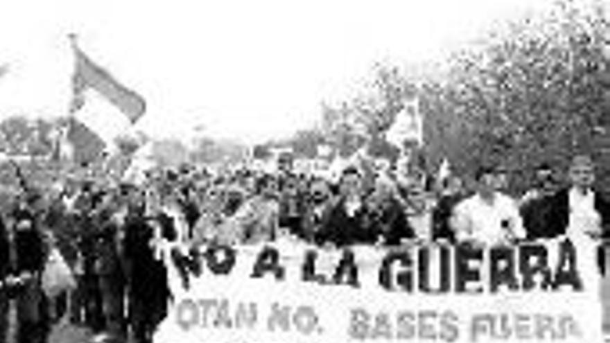 Dos mil personas rechazan el uso de la base de Talavera