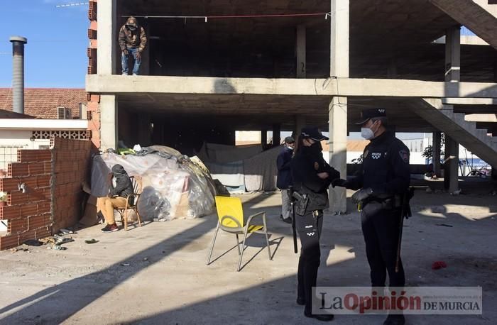 Tensión en San Pío X durante el desalojo de okupas en un edificio abandonado