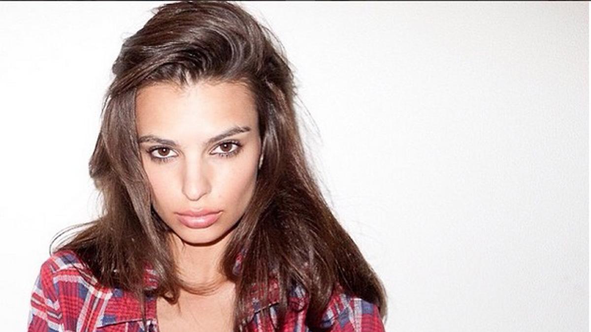 Emily Ratajkowski y sus 10 escotes más insinuantes