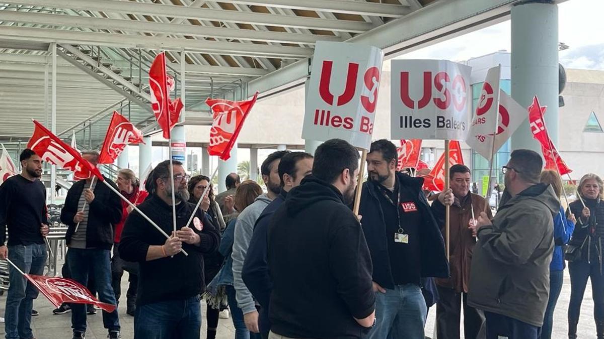 Una protesta en el aeropuerto de Palma para exigir a Iberia la creación de su propio 'autohandling'.