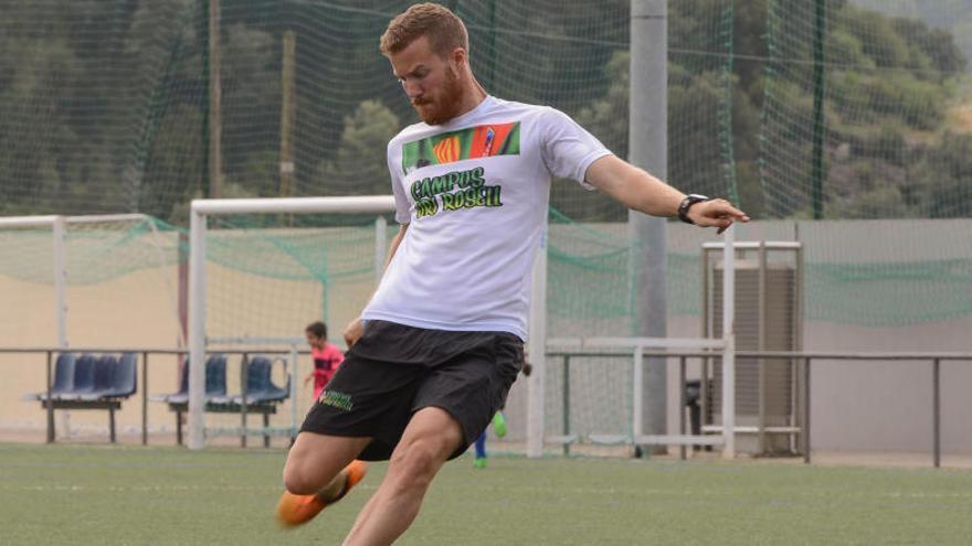 Oriol Rosell , jugador  de l&#039;  Sporting de Lisboa , exercitant-se el seu  campus.