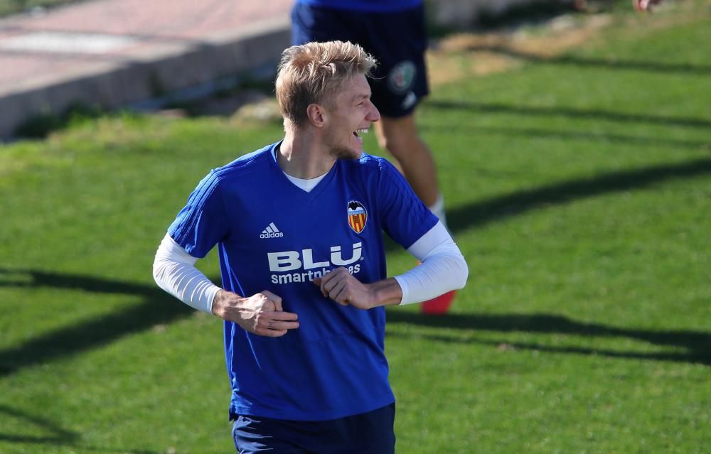 El balón de la Europa League en el entrenamiento