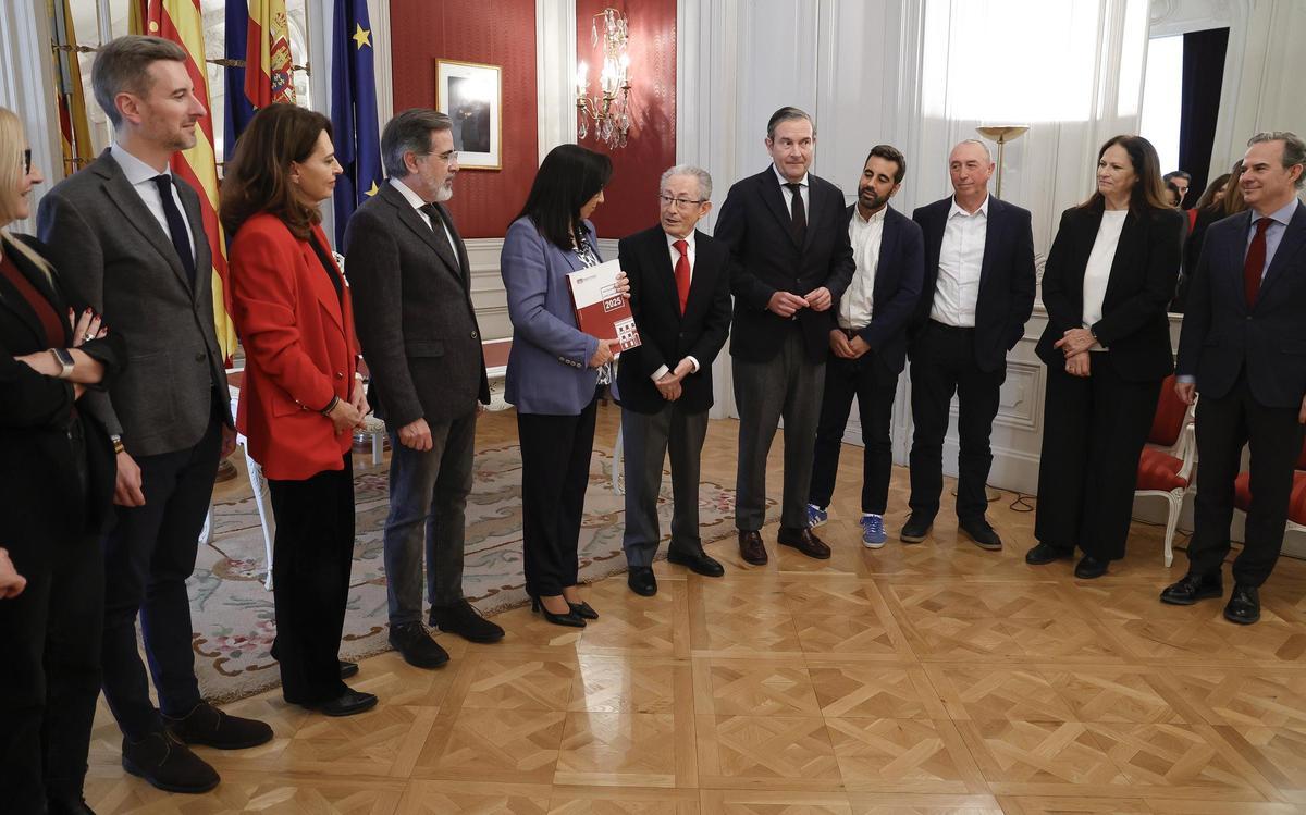 Entrega del Informe Anual del Síndic de Greuges en las Corts, este martes.