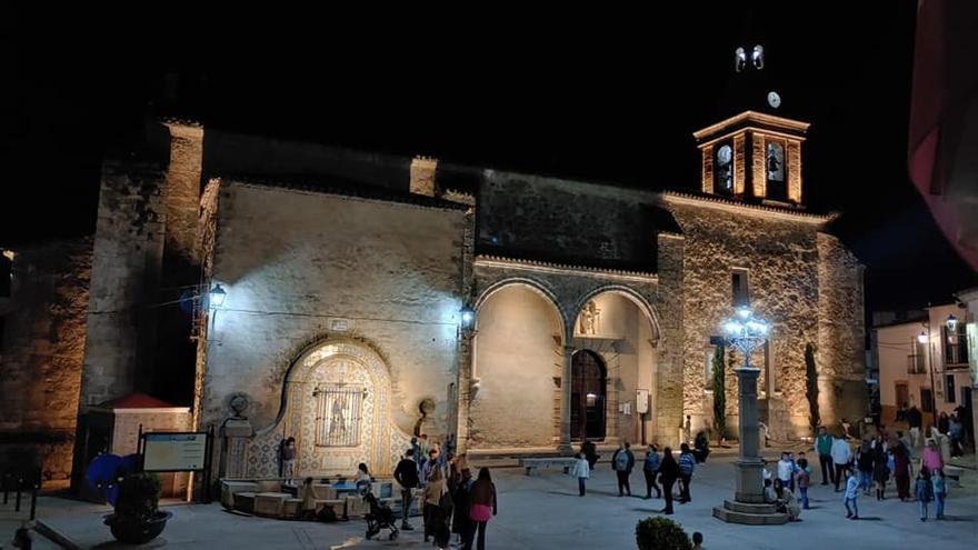 La iglesia de Peraleda de la Mata, con nueva iluminación