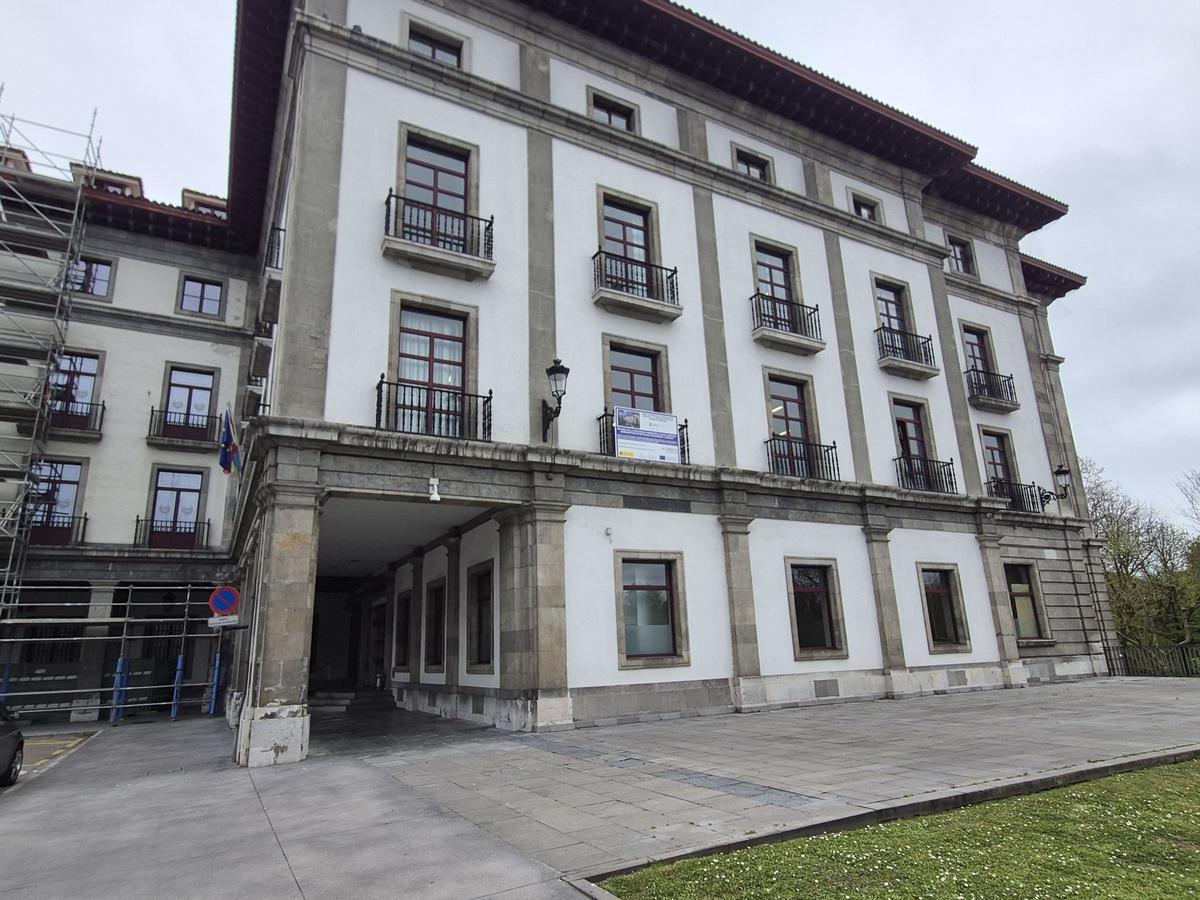 El edificio que alberga la Consejería de Ciencia, Industria y Empleo.