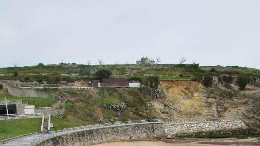 Desaparece la placa de la playa del Sablón