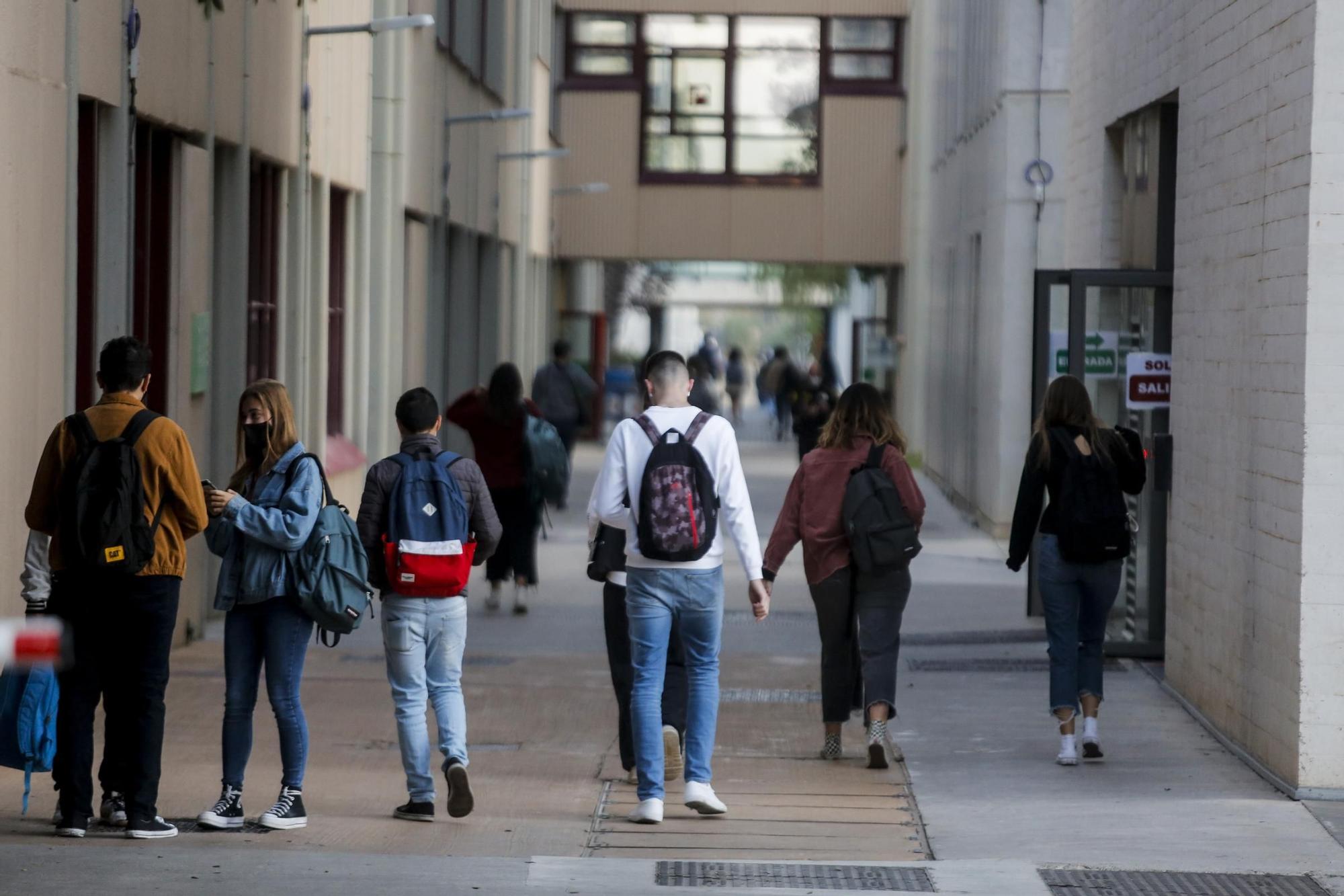 Los estudiantes de la UPV vuelven al campus de Vera tras el brote en el Galileo