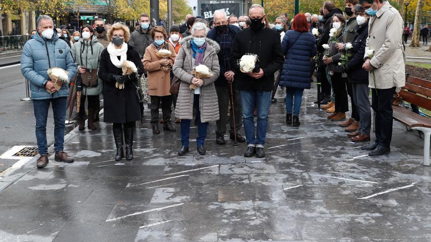 Tres placas para no olvidar a las víctimas de ETA Rafael Garrido, esposa e hijo