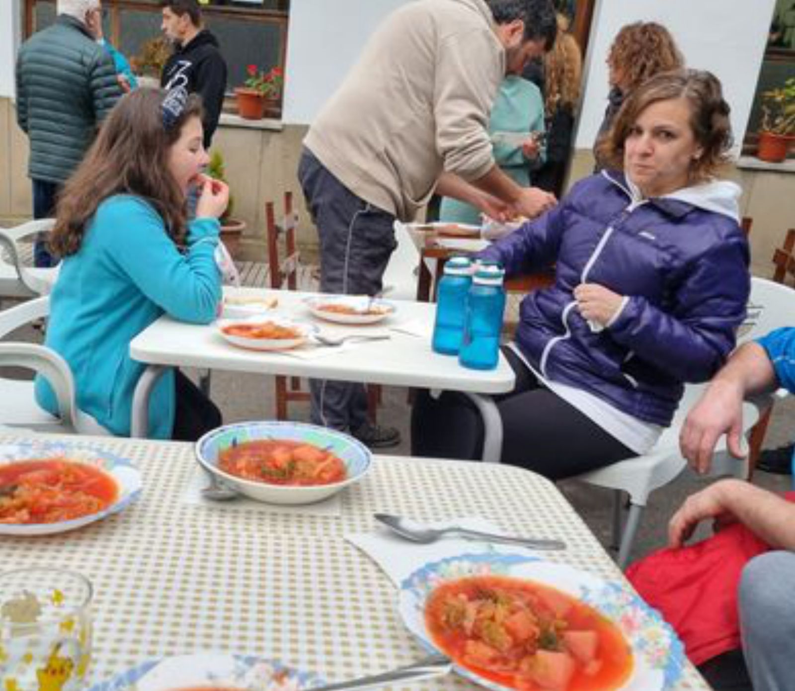 Una fiesta gastronómica con “vareniki” y “borsch” para agradecer la acogida