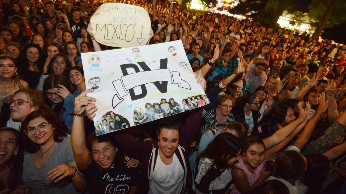 Un concierto de una anterior edición de las fiestas de A Peregrina. // Rafa Vázquez