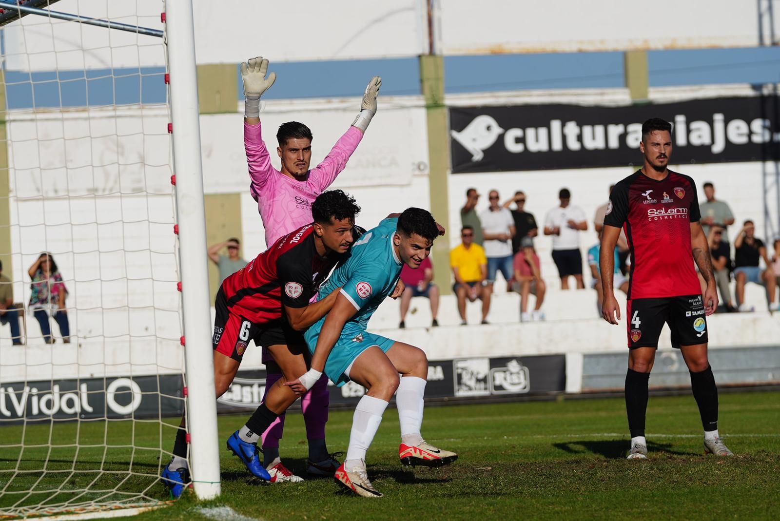 CD Pozoblanco-Salerm Puente Genil: el derbi provincial de Tercera RFEF, en imágenes