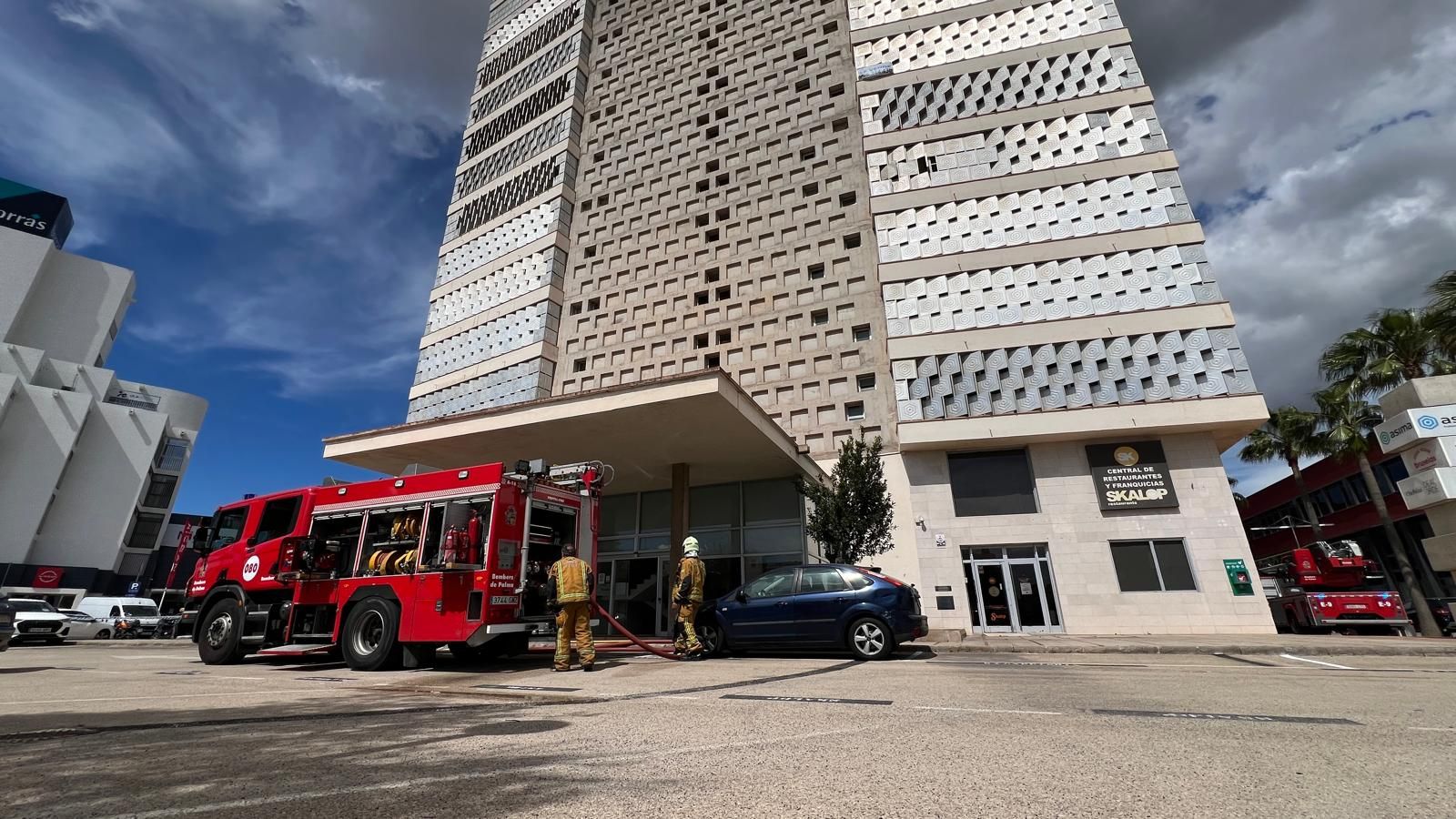 Alarma por un incendio en la Torre Asima, en el Polígono de Son Castelló de Palma