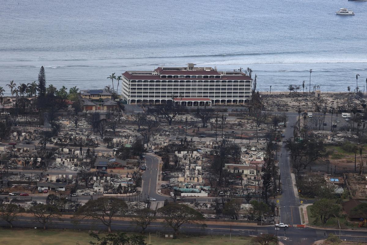 El fuego destruye la localidad de Lahaina, en Hawái