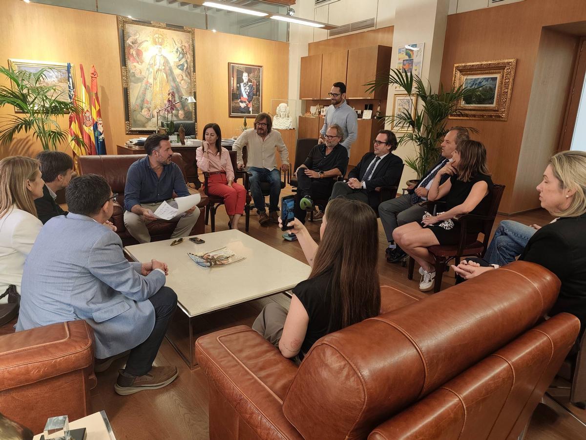 La Universidad CEU Cardenal Herrera colaborará con una carpa sanitaria en la que alumnos y docentes de Enfermería y Fisioterapia ofrecerán atención básica a los participantes.