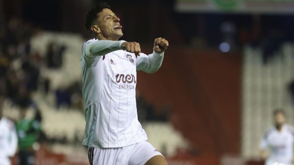 Maikel Mesa celebra un gol con el Albacete en esta temporada.