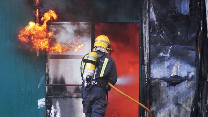 Los parques de bomberos de O Salnés reciben a ocho nuevos profesionales