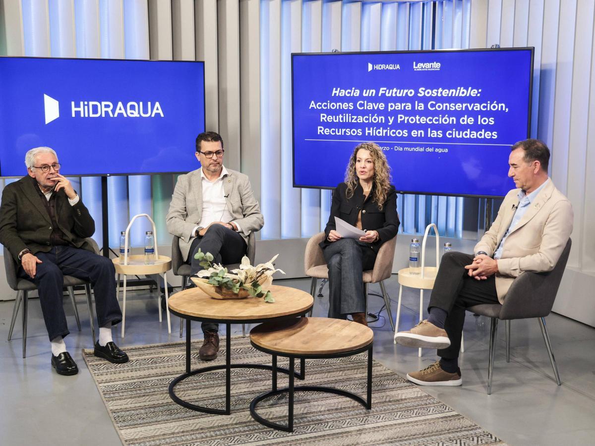 Josep Almenar, Juan Ramón Adsuara, Silvia Tomás y Robert Raga, en el plató de Levante TV.