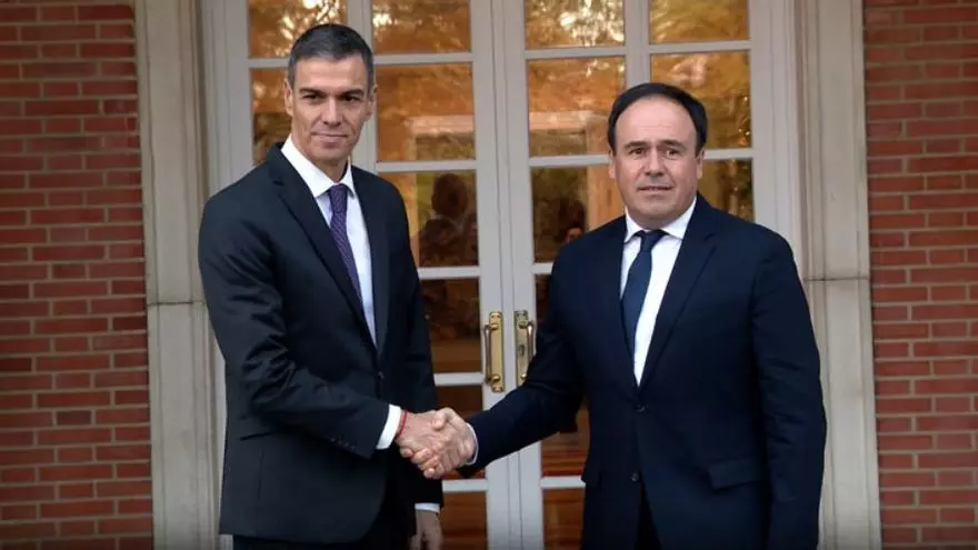 Sánchez se compromete con Pérez Llorca a constituir una Comisión Mixta de reconstrucción tras la dana