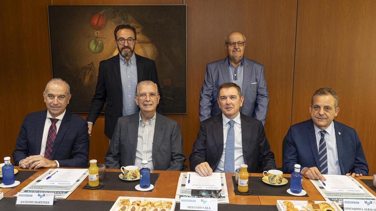 El jueves 24 de octubre tuvo lugar en las instalaciones de INFORMACIÓN un coloquio en el que participaron los representantes de varios colegios profesionales de Alicante.