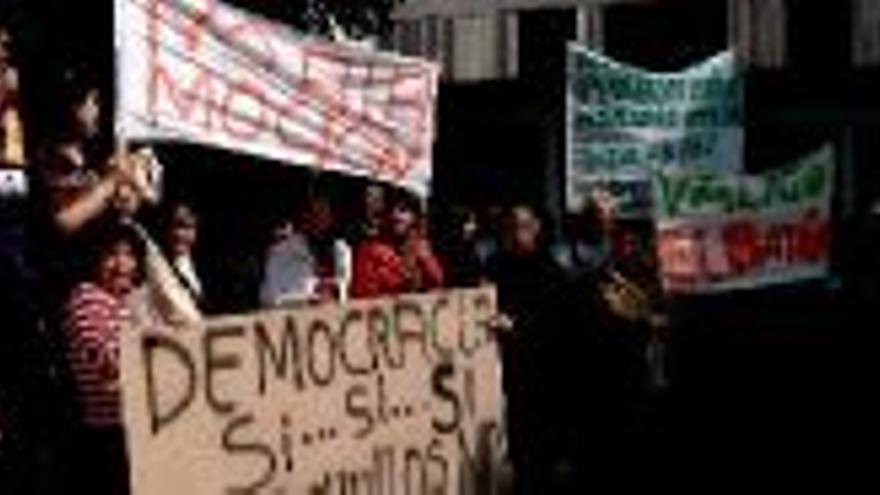 El Batán protesta por la moción de censura al alcalde de Guijo