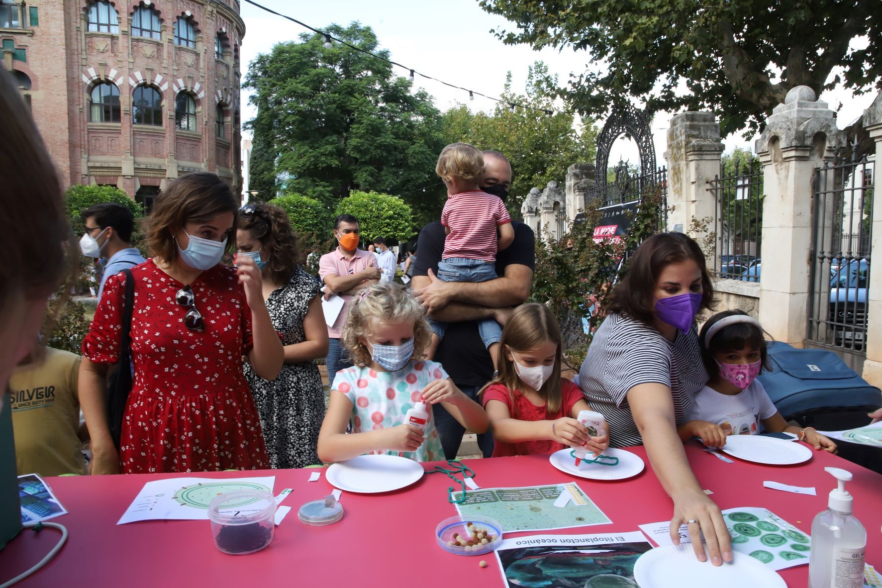 La ciencia se convierte en una fiesta infantil durante a Feria de los Ingenios