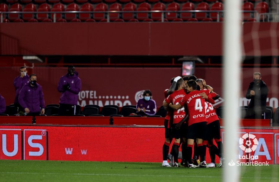 El Mallorca golea al Logroñés y se afianza en el liderato (4-0)