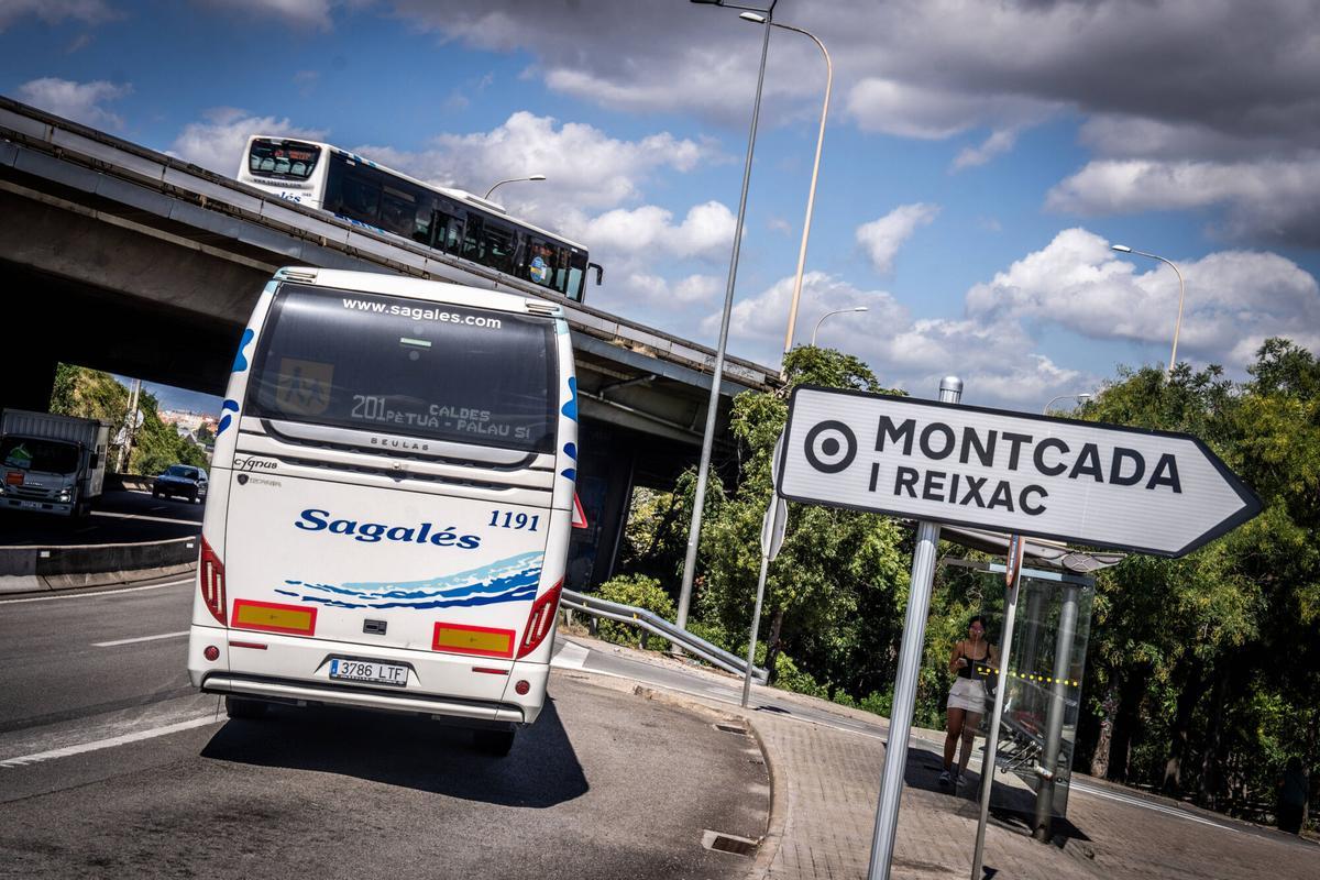 Los autobuses interurbanos se han erigido como medio de transporte fundamental enmuchos municipios catalanes.