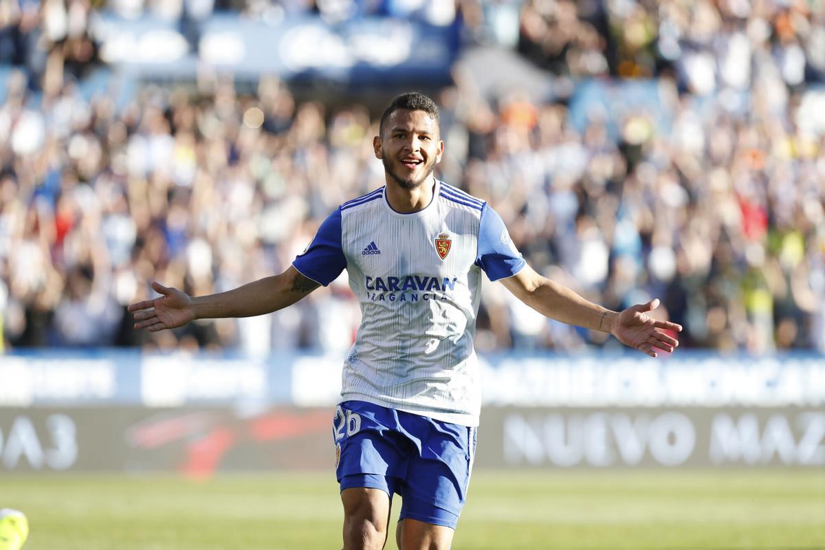 Luis Suárez celebra un gol al Deportivo de La Coruña en La Romareda, en su etapa como jugador del Real Zaragoza.