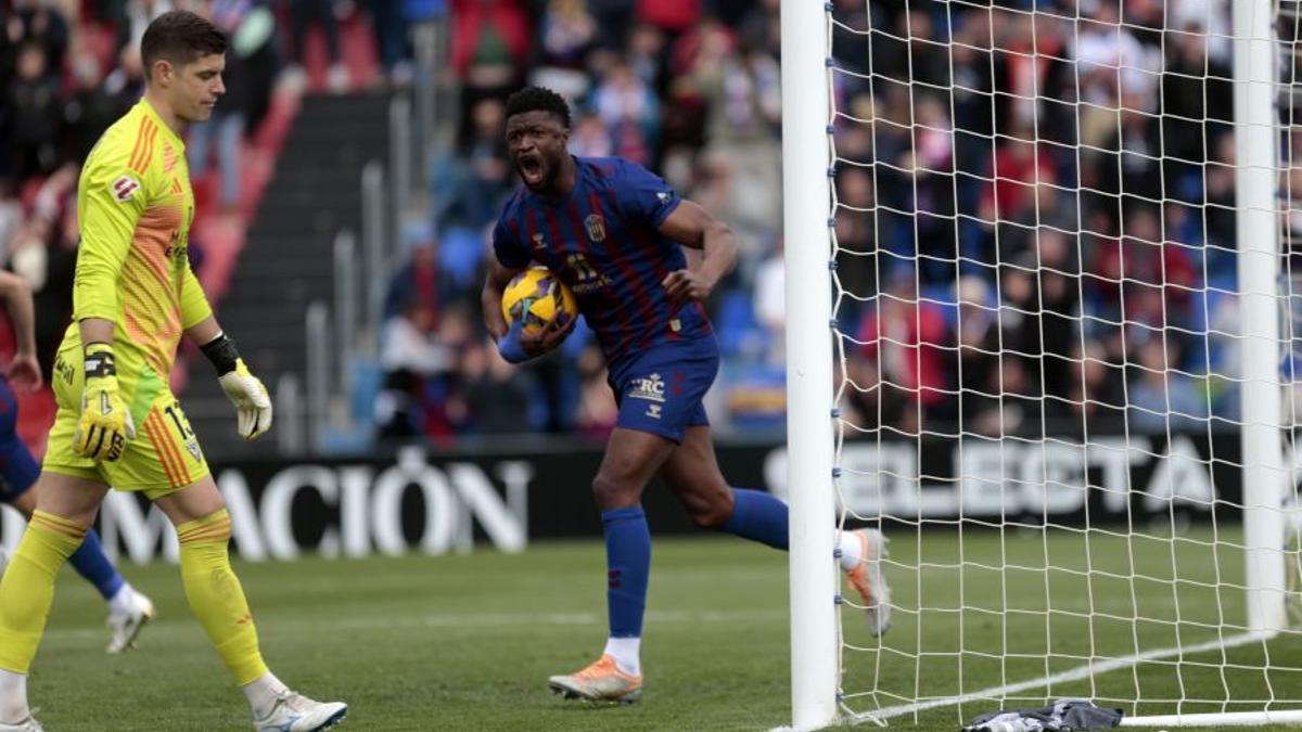 El Eldense empató frente al Mirandés en el minuto 97.