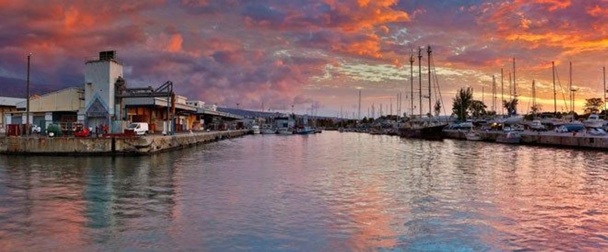 Puerto de pescadores en Le Port, Isla de Reunión.