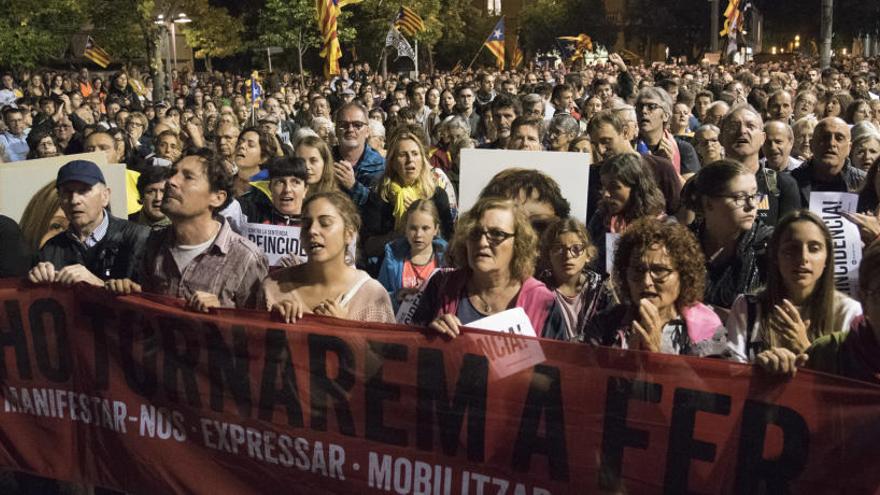 Manifestants a Sant Domènec el 14 d&#039;octubre, el dia que es va conèixer la sentència de l&#039;1-O.