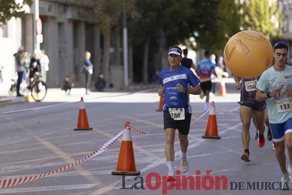Carrera '10K Assota por ti' en Caravaca (salida y giro primera vuelta)