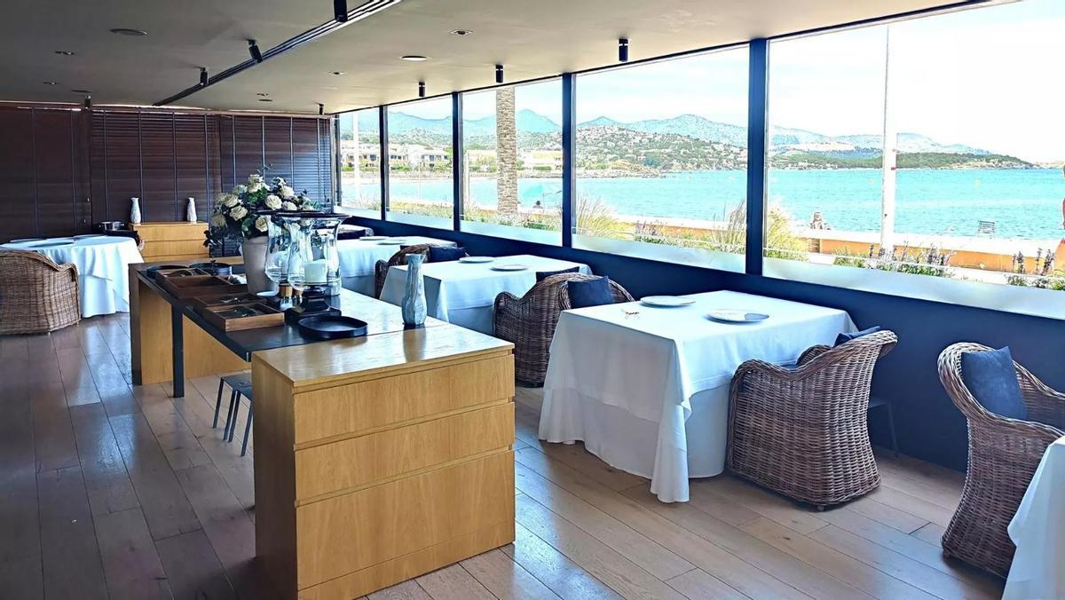 La sala del restaurant Miramar, a Llançà.
