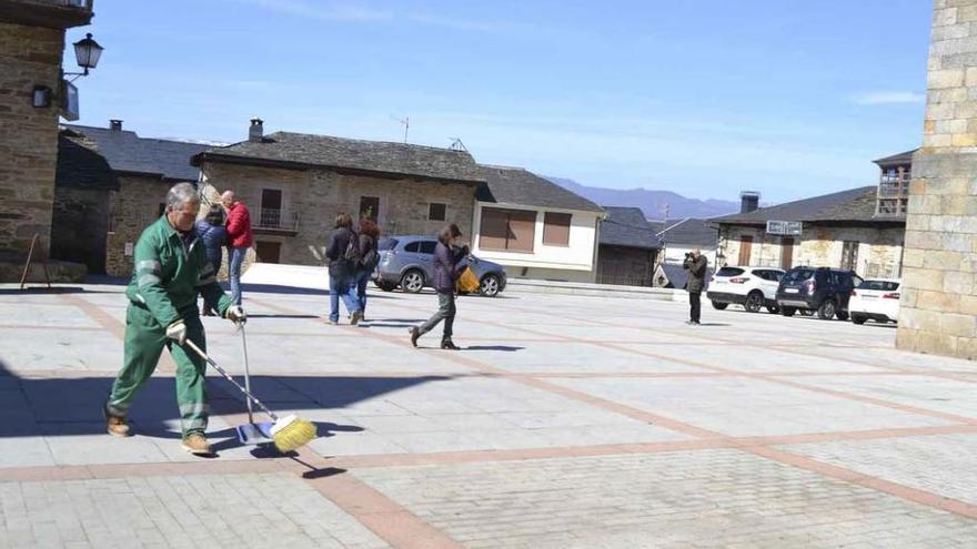 Algunos despistados estacionaron ayer en la Plaza Mayor de Puebla.