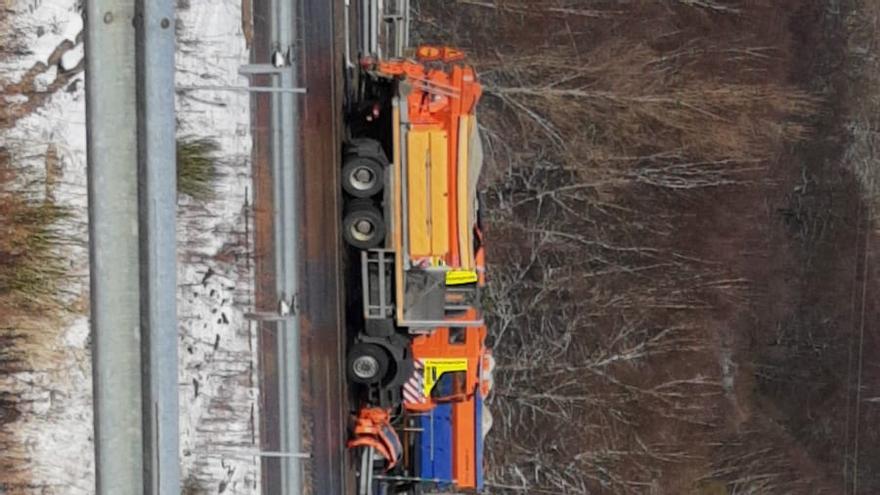 Nieve en Sanabria: las máquinas de conservación trabajan a destajo en Padornelo