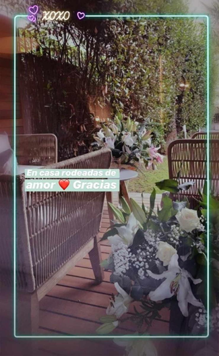 Imagen del patio de la casa de Laura Escanes y Risto Mejide