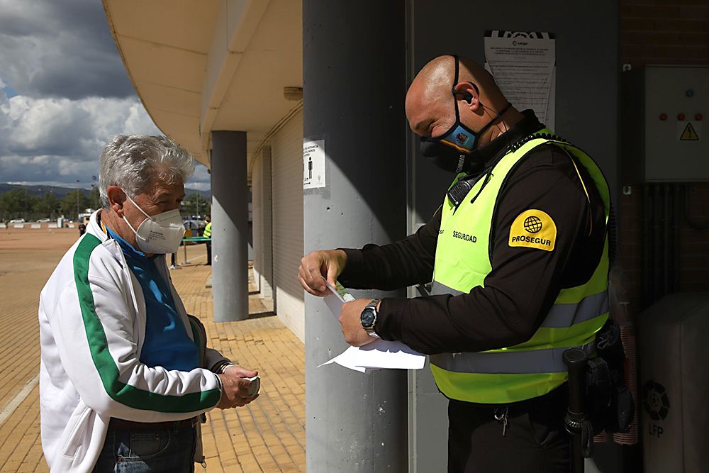 Aficionados asistentes al encuentro Córdoba CF-Balompédica Linense