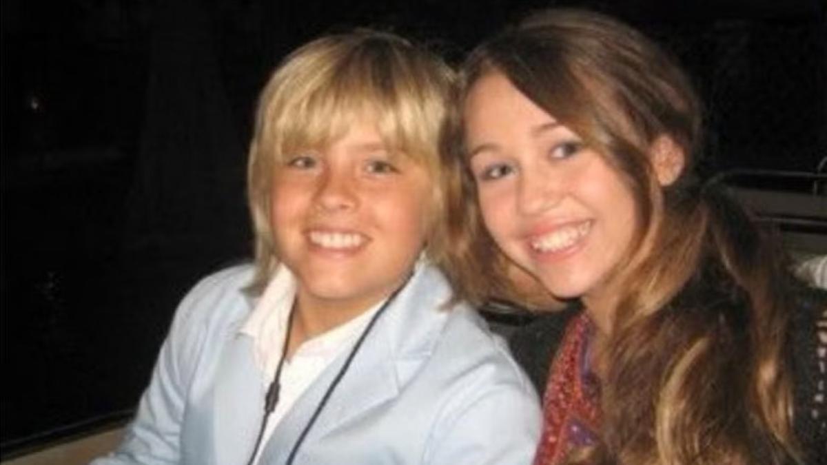 Dylan Sprouse y Miley Cyrus en 2026