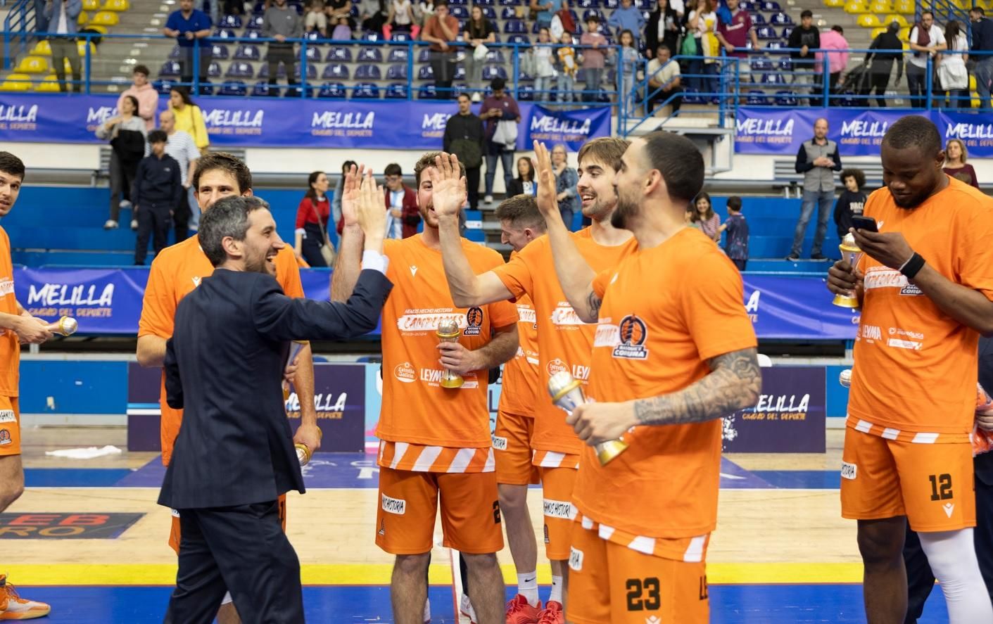 La fiesta del ascenso a la ACB del Leyma Básquet Coruña en Melilla.