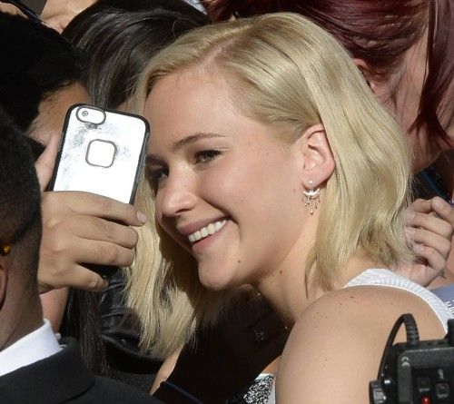 Jennifer Lawrence, Liam Hemsworth y Joshn Hutcherson, las estrellas de 'Juegos del Hambre', han recibido su estrella de oro en el paseo de Sunset Boulevard
