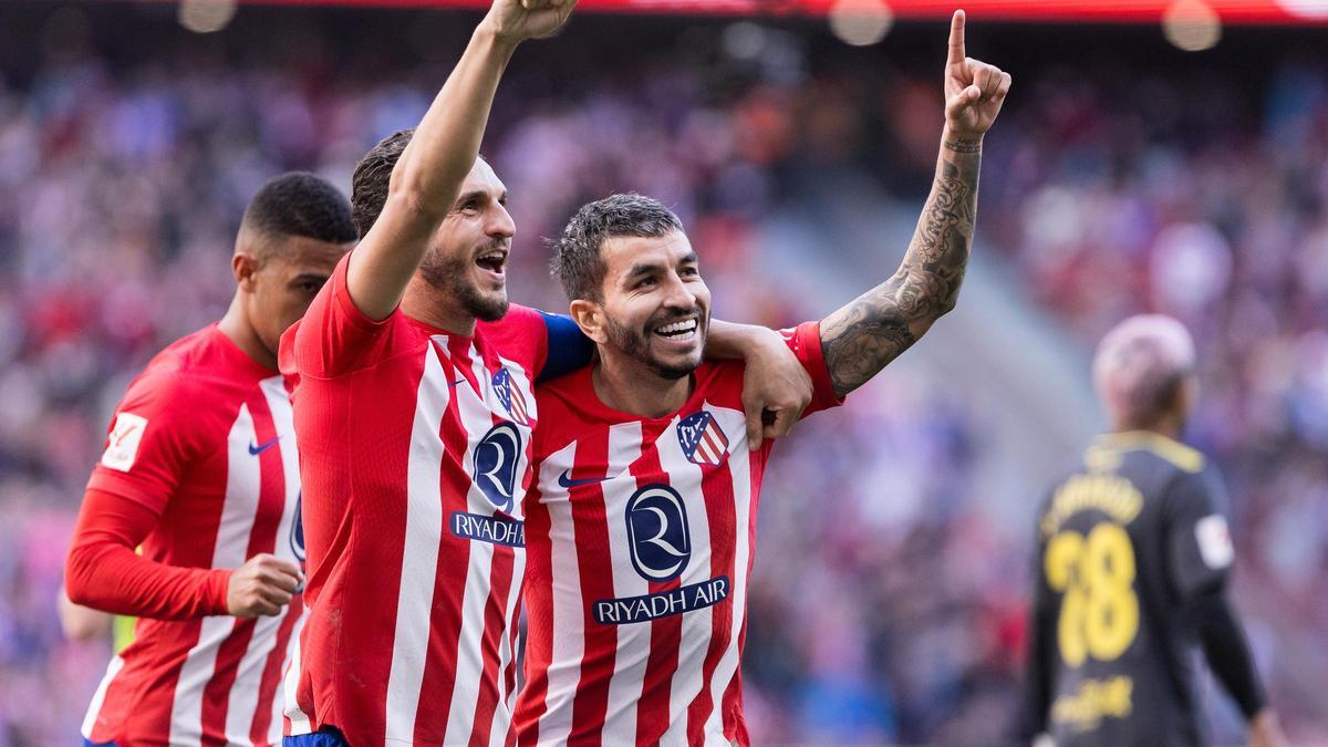 Koke y Correa celebran uno de los goles del Atlético ante Las Palmas.