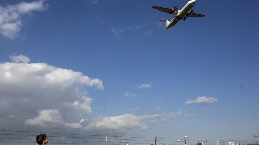 Gravar con un impuesto la necesidad de volar es injusto, critican desde Aviba.