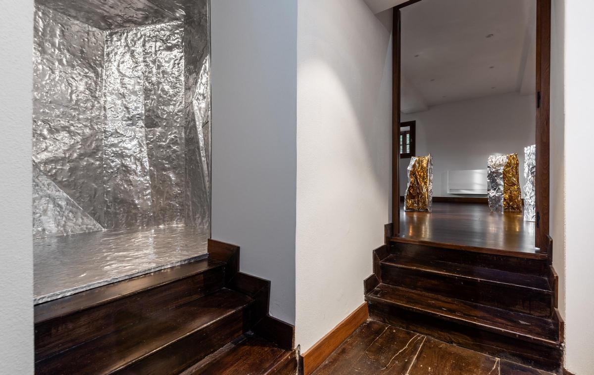 Obra de Tadanori Yamaguchi en la exposición.