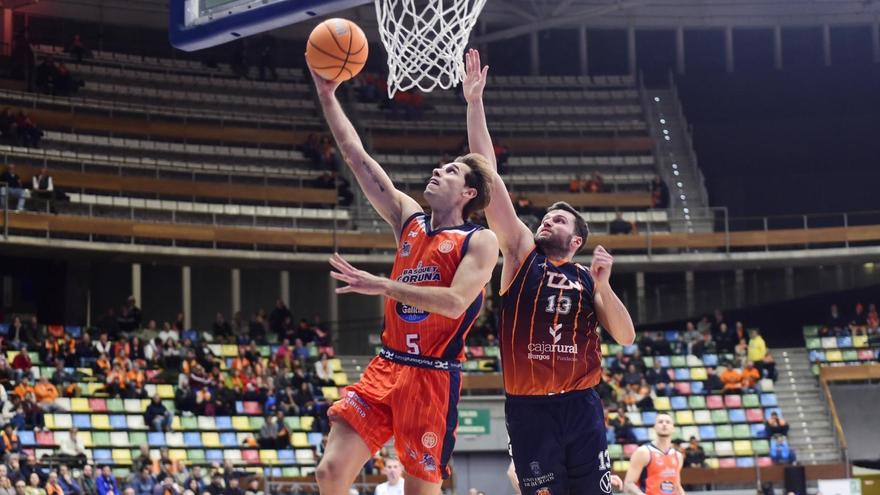 Guillem Jou entra a canasta en el partido de Copa España ante el Tizona Burgos