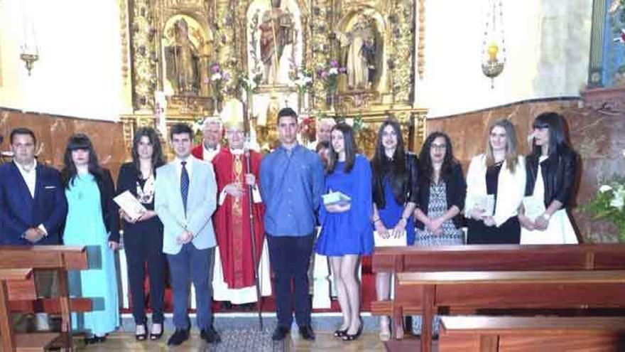 El obispo confirma a diez jóvenes en Gema