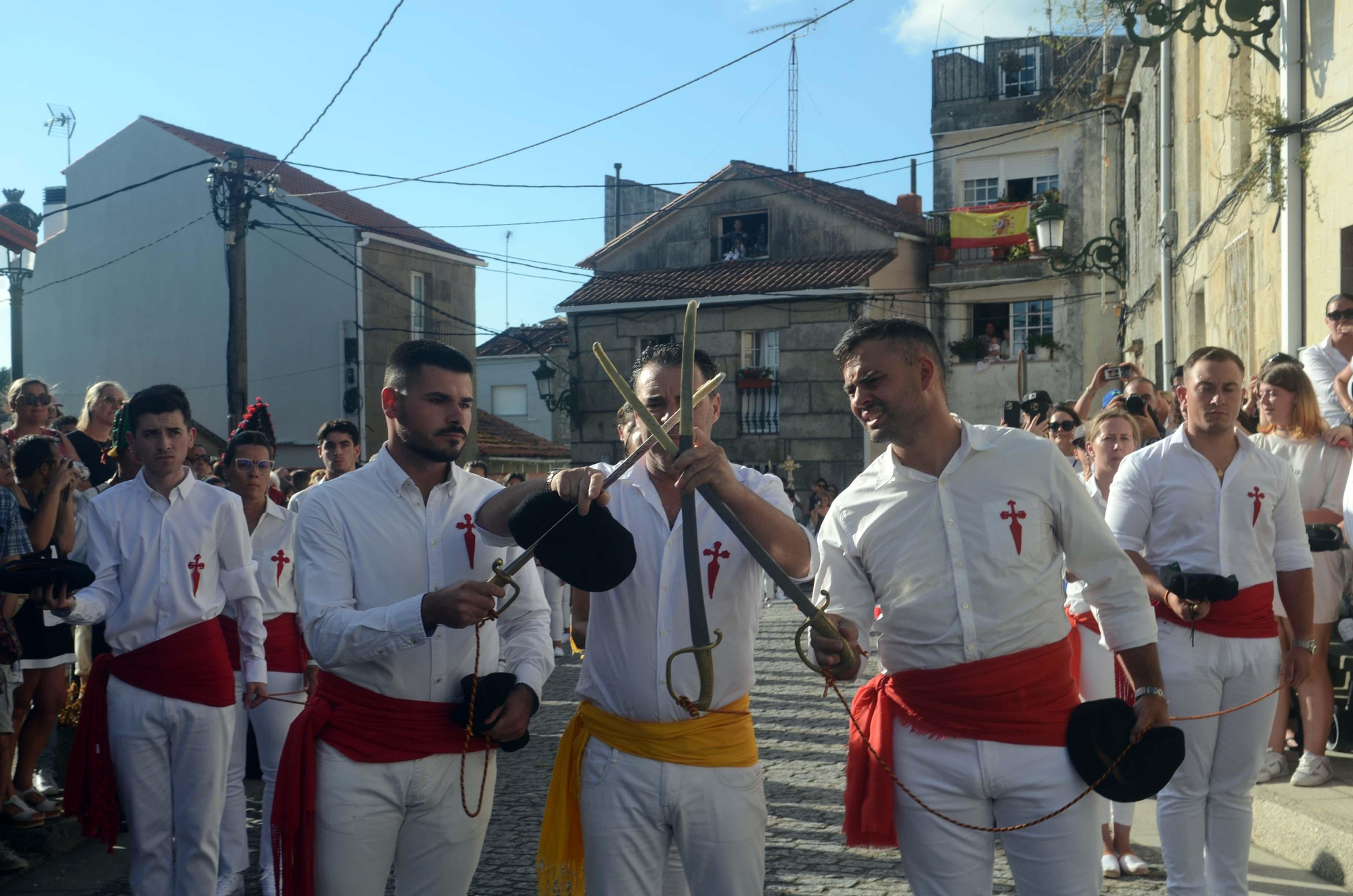 La "Danza de las Espadas" recupera en Carril todo su esplendor