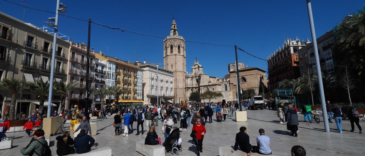 Vista de la plaza de la Reina de València.