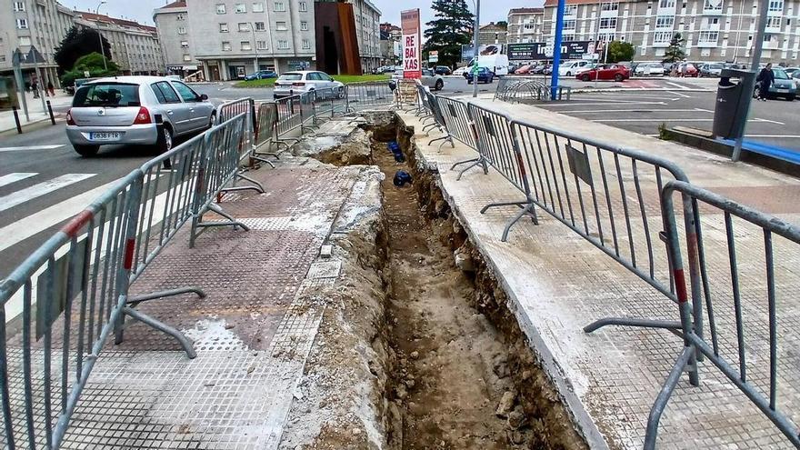 Ravella replica a los vecinos de Faxilde que estudia una solución definitiva para la calle